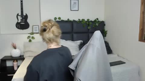 Snapshot of amnesiia_ chatting on September 22, 2025, 12:40 pm Amnesia online show from September 22, 2025, 12:40 pm