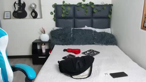 Snapshot of amnesiia_ chatting on September 25, 2025, 1:59 pm Amnesia online show from September 25, 2025, 1:59 pm