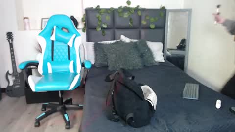 Snapshot of amnesiia_ chatting on September 26, 2025, 1:04 pm Amnesia online show from September 26, 2025, 1:04 pm