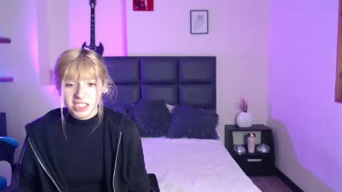 Snapshot of amnesiia_ chatting on October 8, 2025, 12:14 pm Amnesia online show from October 8, 2025, 12:14 pm