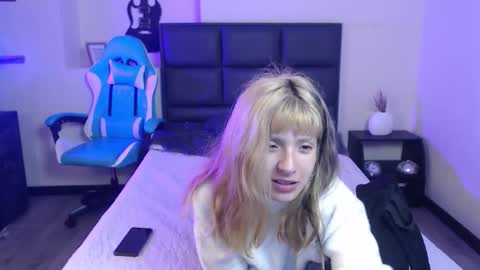 Snapshot of amnesiia_ chatting on October 12, 2025, 12:15 pm Amnesia online show from October 12, 2025, 12:15 pm