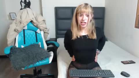 Snapshot of amnesiia_ chatting on October 16, 2025, 1:01 pm Amnesia online show from October 16, 2025, 1:01 pm