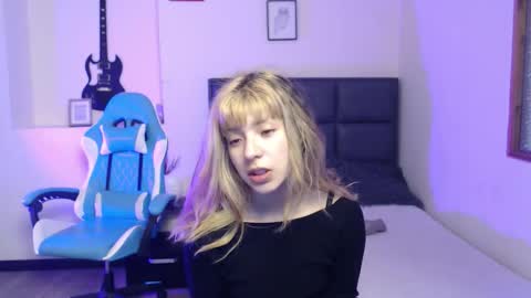 Snapshot of amnesiia_ chatting on October 20, 2025, 12:27 pm Amnesia online show from October 20, 2025, 12:27 pm