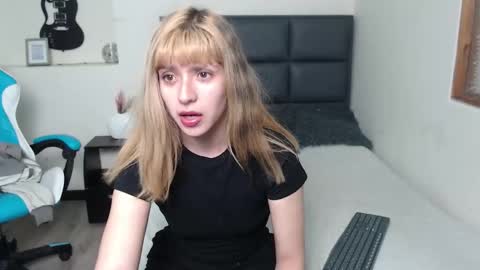 Snapshot of amnesiia_ chatting on October 22, 2025, 1:33 pm Amnesia online show from October 22, 2025, 1:33 pm