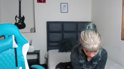 Snapshot of amnesiia_ chatting on November 5, 2025, 1:00 pm Amnesia online show from November 5, 2025, 1:00 pm