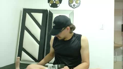 Snapshot of amo_rodrid chatting on October 17, 2025, 10:01 pm Josue AMo online show from October 17, 2025, 10:01 pm