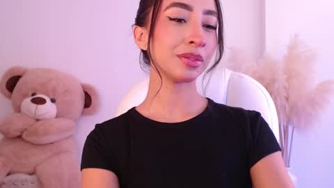 Snapshot of amonet_x chatting on October 18, 2025, 12:06 pm Sophi online show from October 18, 2025, 12:06 pm