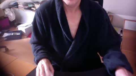 Snapshot of amor2200 chatting on September 17, 2025, 7:43 am Amor2200 online show from September 17, 2025, 7:43 am