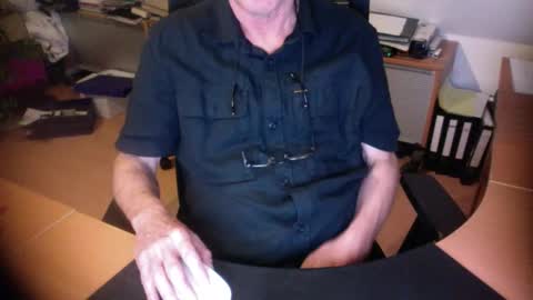 Snapshot of amor2200 chatting on September 28, 2025, 6:13 pm Amor2200 online show from September 28, 2025, 6:13 pm