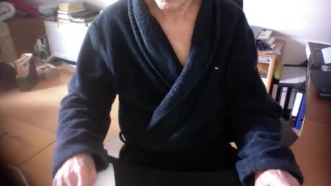 Snapshot of amor2200 chatting on March 4, 2026, 8:42 am Amor2200 online show from March 4, 2026, 8:42 am