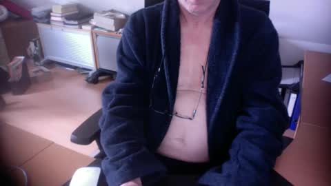 Snapshot of amor2200 chatting on March 13, 2026, 11:06 am Amor2200 online show from March 13, 2026, 11:06 am