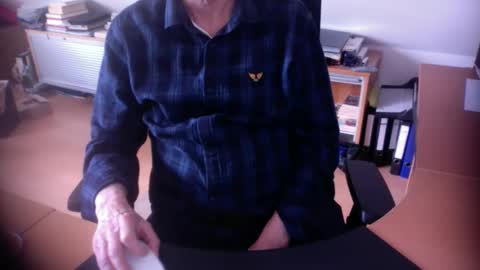 Snapshot of amor2200 chatting on March 18, 2026, 3:04 pm Amor2200 online show from March 18, 2026, 3:04 pm