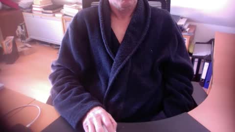 Snapshot of amor2200 chatting on March 22, 2026, 11:24 am Amor2200 online show from March 22, 2026, 11:24 am