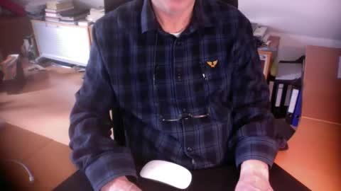 Snapshot of amor2200 chatting on March 25, 2026, 8:20 am Amor2200 online show from March 25, 2026, 8:20 am