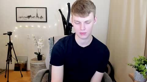 Snapshot of amor__boy chatting on November 1, 2025, 5:04 pm Andrew Amor online show from November 1, 2025, 5:04 pm