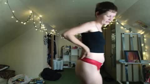 Snapshot of amoramystic chatting on October 16, 2025, 4:02 am Amora Mystic online show from October 16, 2025, 4:02 am