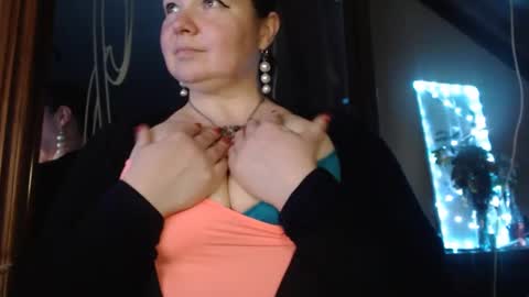 amorelara online show from December 2, 2024, 2:52 pm