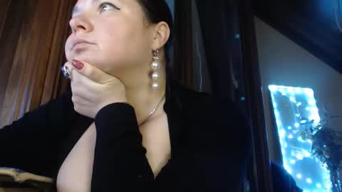 amorelara online show from December 5, 2024, 1:17 pm