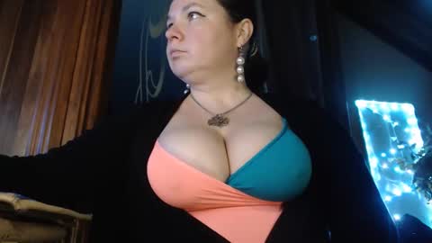 amorelara online show from December 5, 2024, 4:23 pm