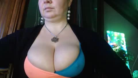 amorelara online show from December 10, 2024, 8:51 am
