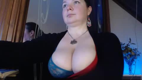 amorelara online show from January 25, 2025, 7:17 am