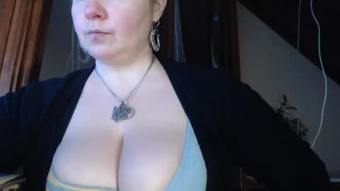 amorelara online show from January 26, 2025, 12:22 pm