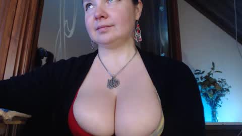 amorelara online show from February 5, 2025, 1:22 pm