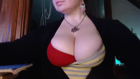 amorelara online show from February 9, 2025, 5:40 am