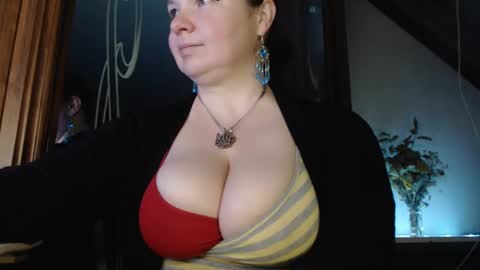 amorelara online show from February 16, 2025, 3:26 am