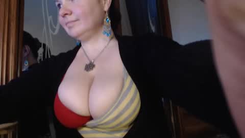 amorelara online show from February 16, 2025, 6:32 am