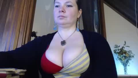 amorelara online show from February 17, 2025, 10:07 am