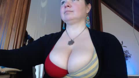 amorelara online show from February 22, 2025, 11:35 am