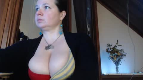 amorelara online show from February 22, 2025, 2:41 pm