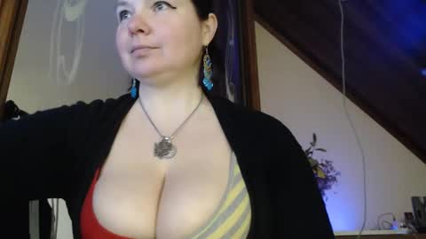 amorelara online show from March 1, 2025, 11:39 am