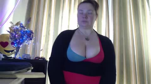 amorelara online show from June 15, 2026, 5:31 am