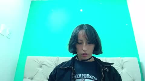 amoremerchmar online show from June 15, 2026, 3:20 am