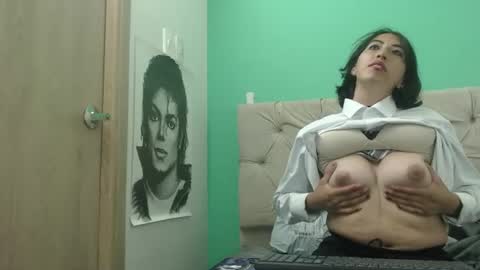 amoremerchmar online show from June 26, 2026, 3:11 am