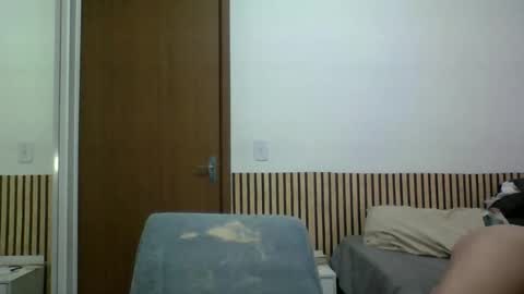 amputeeluna online show from April 29, 2026, 1:53 am