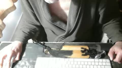 amslave4f online show from May 4, 2026, 12:01 pm