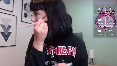 Amy 3 online show from November 18, 2025, 3:56 am