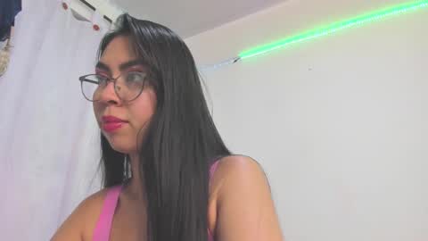 Snapshot of amy_corey chatting on October 17, 2025, 2:59 am Amy online show from October 17, 2025, 2:59 am