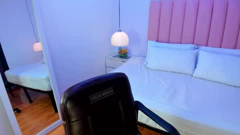 Snapshot of amy_ferreira chatting on October 24, 2025, 11:23 pm Aleja   online show from October 24, 2025, 11:23 pm