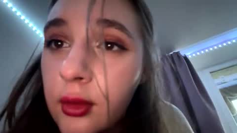Snapshot of amy_hemii chatting on October 6, 2025, 1:36 am Amy hemii online show from October 6, 2025, 1:36 am