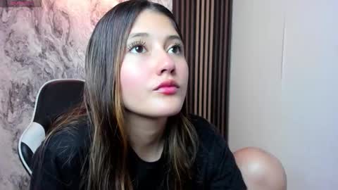 Snapshot of amy_innocent_ chatting on October 27, 2025, 8:35 pm Amy online show from October 27, 2025, 8:35 pm