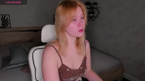 Snapshot of amy_kimberlly chatting on October 12, 2025, 11:59 pm Amy online show from October 12, 2025, 11:59 pm