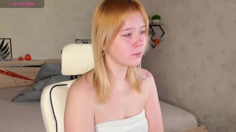 Snapshot of amy_kimberlly chatting on October 24, 2025, 12:30 am Amy online show from October 24, 2025, 12:30 am