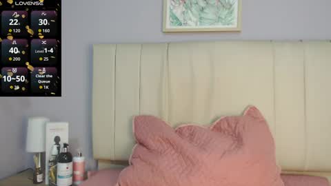 Snapshot of amy_le chatting on August 5, 2026, 1:47 pm Amy online show from August 5, 2026, 1:47 pm