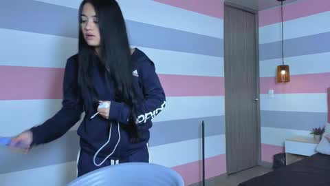 Snapshot of amy_saenz_ chatting on October 22, 2025, 10:26 am amy_saenz_ online show from October 22, 2025, 10:26 am