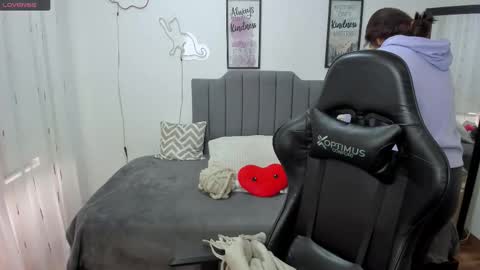 Amy sophia 3 online show from September 19, 2025, 12:17 pm