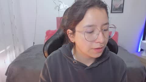 Amy sophia 3 online show from November 10, 2025, 1:10 pm